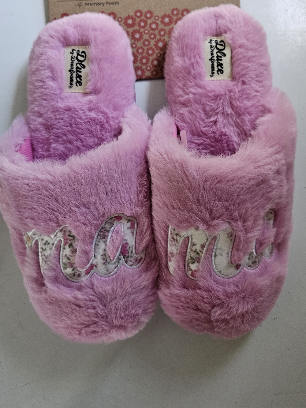 Deluxe DearFoams Plush Pink Floral 'Mama' Fuzzy Slippers Size 7/8 bnwt